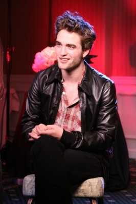 Robert Pattinson Leather Jacket on Robert Pattinson Apparently Also Loves Him His D G Leather Jacket