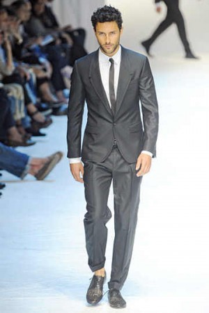 Here's an update on Dolce and Gabbana's men's suit and tie fashion featuring