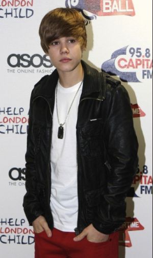 justin bieber leather jacket in somebody to love. justin bieber style fashion.