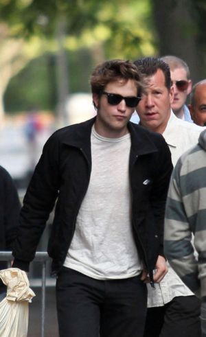 robert pattinson ray bans. star Robert Pattinson.