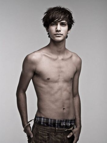luke pasqualino young shirtless model