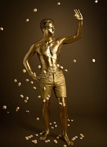 male celebrity body painting - joey essex gold body paint - pizza express