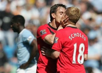 gary neville and paul scholes gay kiss