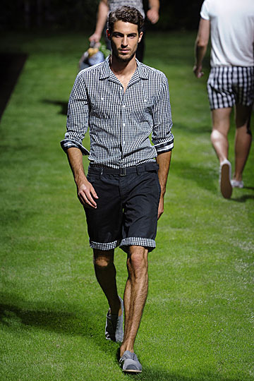 Mens Summer Shorts: Look Hot in Dolce Gabbana Short Pants | Famewatcher
