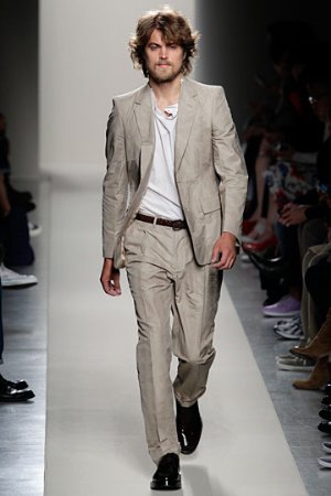 light gray mens suits. italian fashion luxury suit by bottega veneta
