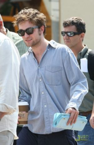Celebrities Wearing Banana Republic Robert Pattinson