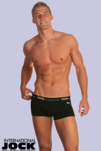 Alan Ritchson underwear model