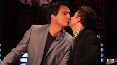 chris hardwick gay kiss with john barrowman