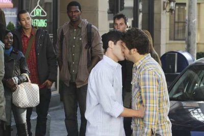 max greenfield gay kiss with adam pally in happy endings