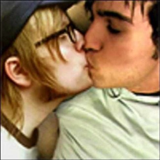 fall out boy gay kiss - Pete Wentz and Patrick Stump