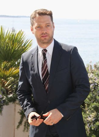 jason priestley in suit - daddy hunk