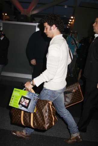 famous men with louis vuitton keepall 45 bag - kevin jonas