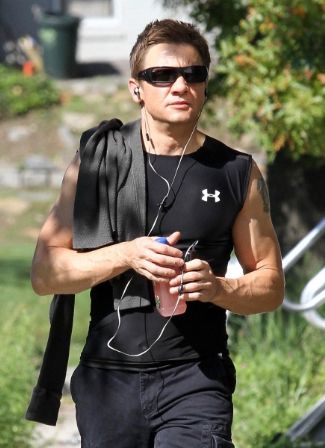 celebrities wearing under armour - jeremy renner compression sleeveless shirt