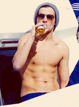 louis tomlinson six pack abs