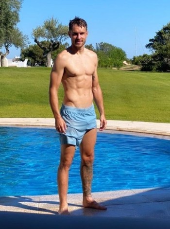 aaron ramsey shirtless swimming pool