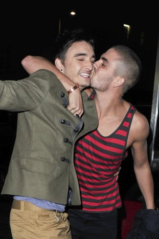 max george gay - kissing tom parker