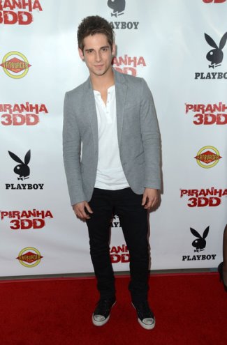 jean-luc-bilodeau-and-vince-slubbed-short-sleeve-henley-and-converse-by-john-varvatos-chuck-taylor