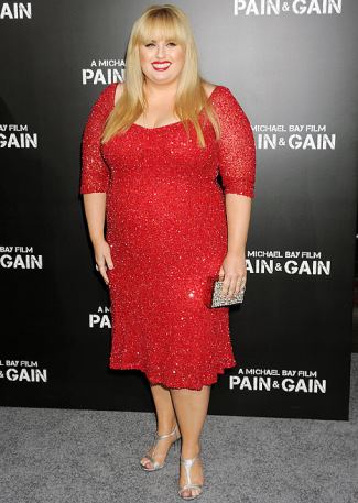 Rebel Wilson fashion style - Theia open-neck three-quarter-sleeve fully embellished red frock - Pain Gain premiere - TCL Chinese Theatre Hollywood