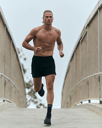 matthew noszka now shirtless for alomen