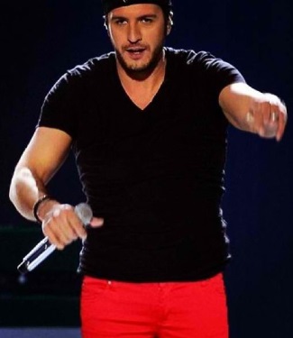 luke bryan gay fashion - tight v neck shirt and red jeans
