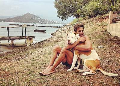 Joaquín Ferreira loves dogs