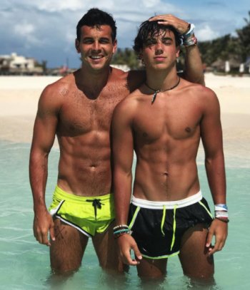 mario casas relationship with oscar - they are brothers