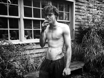 charlie heaton shirtless smoking