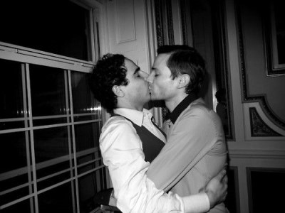 zac posen gay kiss with boyfriend