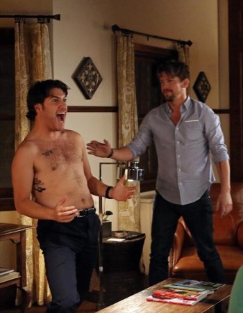 adam pally shirtless in happy endings with zachary knighton