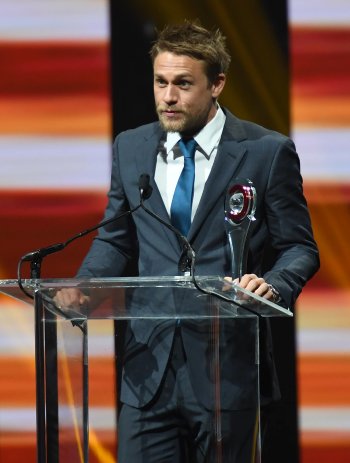 charlie hunnam awards - cinemacon male star of the year