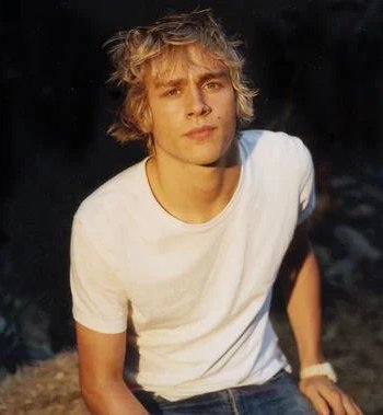 charlie hunnam young and hot