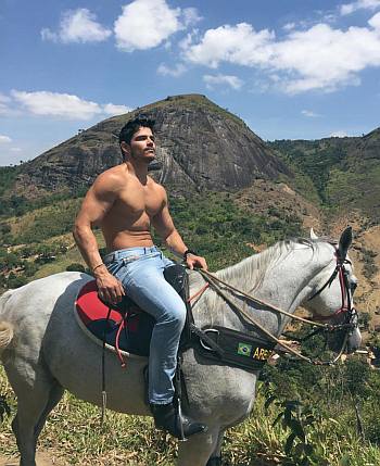 jp gadelha shirtless riding a horse