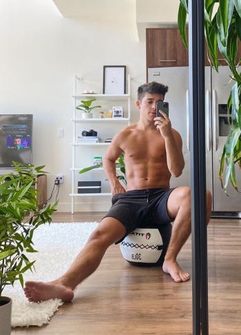 Sean O'Donnell hot body - guys with iphones