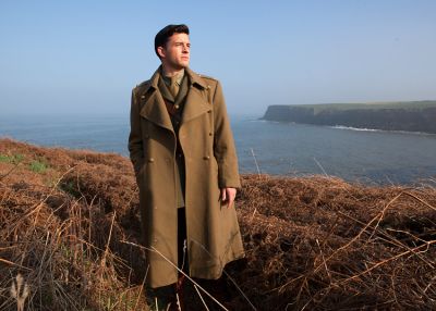 Jonathan Bailey bridgerton - long winter coat