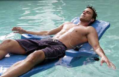 hot men in bed colin egglesfield - pool