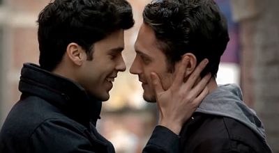Colin Woodell gay with steven krueger in the originals - aiden and josh2