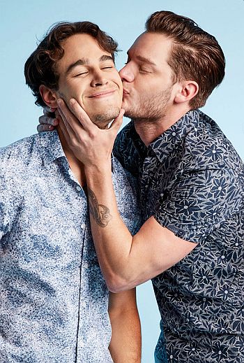 alberto rosende gay kiss dominic sherwood