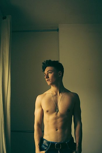 Harrison Osterfield body - hot and shirtless