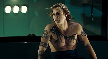 luke bracey shirtless