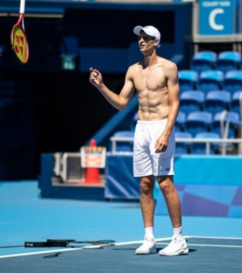 Hubert Hurkacz shirtless tennis hunk