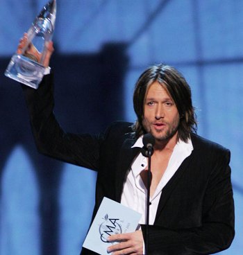 keith urban awards cma entertainer of the year 2005 and 2018