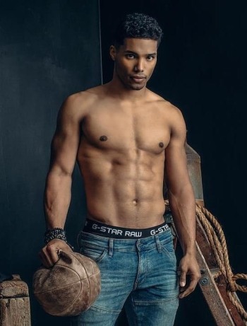 Rome Flynn shirtless abs in jeans