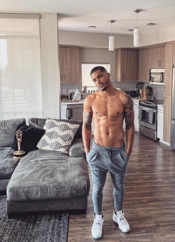 rome flynn shirtless in sweatpants