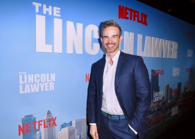 christopher gorham hot in suit and tie - lincoln lawyer