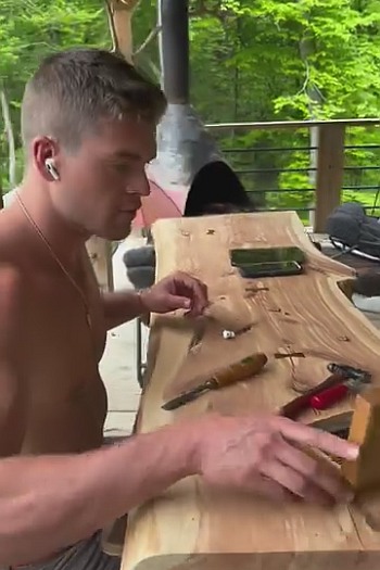 Mitchell Slaggert real hot carpenter