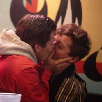 Alex Høgh Andersen gay kissing mads langer