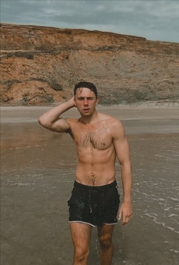 calam lynch beach shirtless and wet
