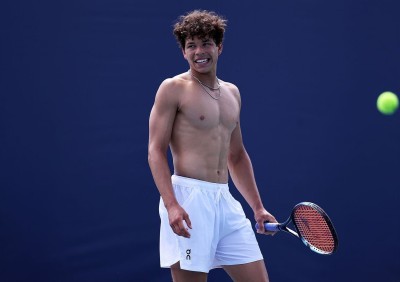 ben shelton shirtless tennis hunk