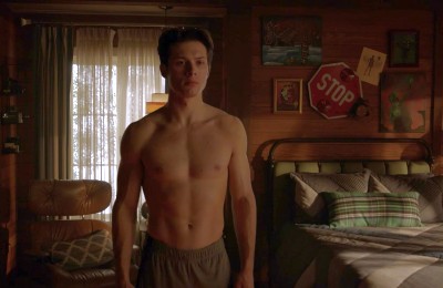 leo howard shirtless in legacies episode - into the woods