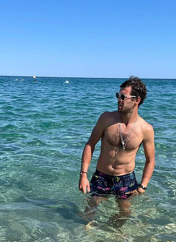 Karen Khachanov shirtless beach